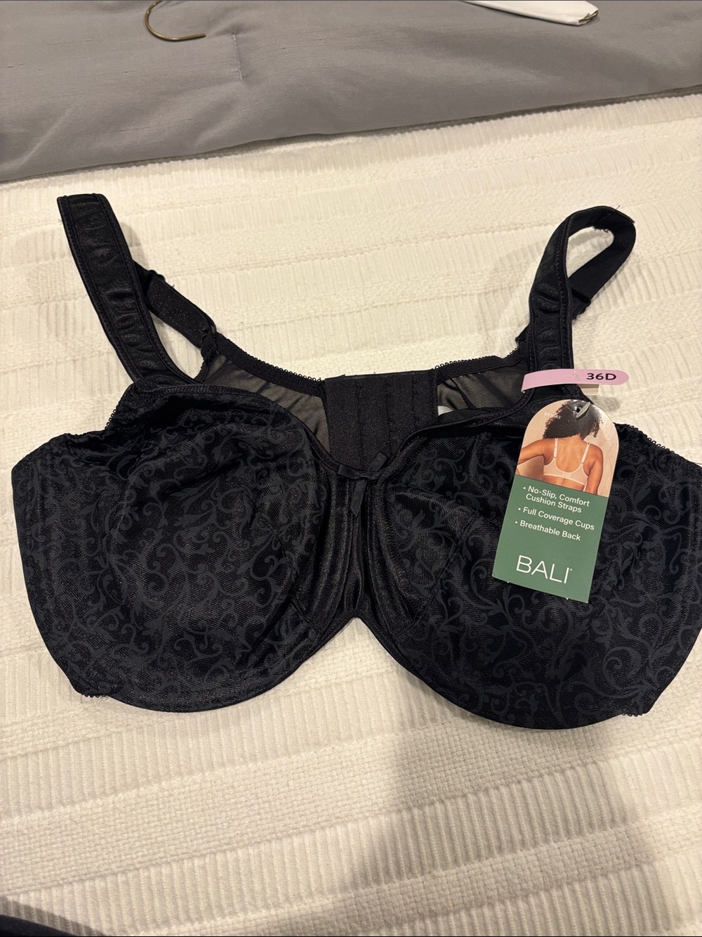 NWT Bali Women’s Bra with underwire 36D
